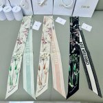 Dior Twilly scarf, dragonfly in flowers Classic style, slender shape, sharp corn