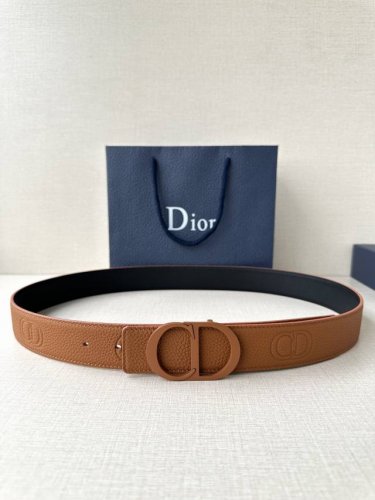 Width 3.5Cm Dior This belt buckle is crafted from stainless steel with a yellow-