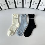 Specially packaged Chanel new style embroidered mid-length slouch socks! Three p