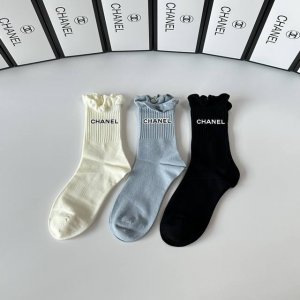 Specially packaged Chanel new style embroidered mid-length slouch socks! Three p