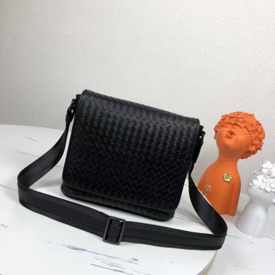 Bv woven messenger bag, a 2025 hot-selling item, is made entirely by hand. The s
