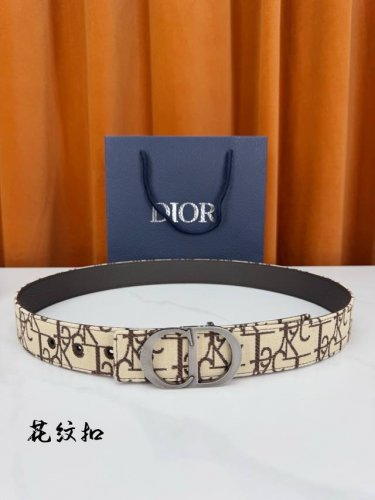 3.5cm wide. Meticulously crafted from stainless steel, this belt showcases the