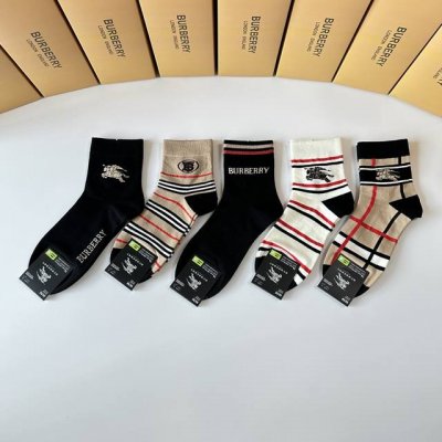Special packaging Burberry new mid-length slouch socks! Five pairs per box, same
