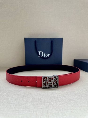 Width 3.5Cm This belt buckle features an Oblique Cosmo pattern metal plaque, cra