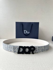 Width 3.5cm. Inspired by Dior's iconic eponymous handbag, the Montaigne belt is