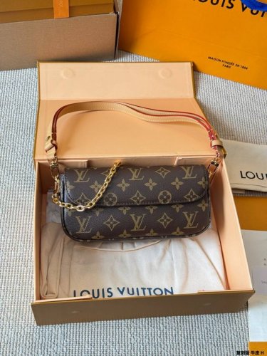 Replica cowhide and steel P 2025 new Lv Louis Vuitton Wallet On Chain Ivy under