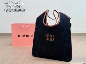 comes with a box Miu Miu denim tote bag A stylish tote Seeing the real thing, I
