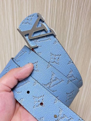 Lv New, 4.0-wide reversible belt is an updated interpretation of a classic style