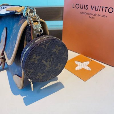 Louis Vuitton monogram bag pendant, small coin purse. Lv bag pendant keychain, e