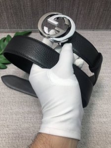 Comes with a full set of Gucci gift packaging: Original single-layer cowhide lea