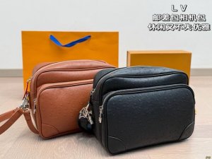 Lv messenger bag camera bag Retro and good-looking and versatile Casual yet eleg