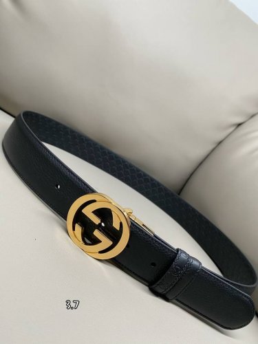 This 3.7mm wide Gg Marmont series leather strap is part of the 2025 Pre-Fall co This 3.7mm wide Gg Marmont series leather strap is part of the 2025 Pre-Fall co