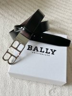 Balenciaga Balenciaga shorts are a must-have for summer street fashion. They are