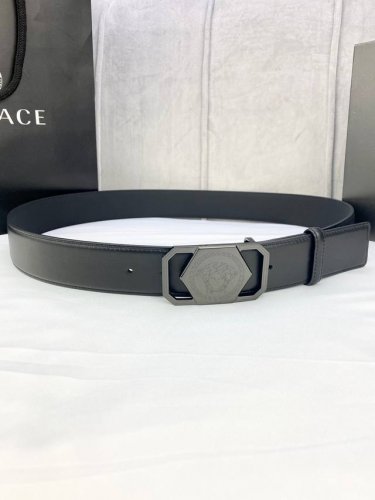 Width 4.0Cm Versaec This Fashionable Belt Is Made Of Soft Calf Leather And Decor