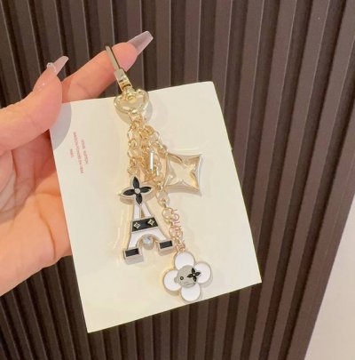Lv bag charms and keychain bag pendants Lv Eiffel Tower exquisite chain four-lea