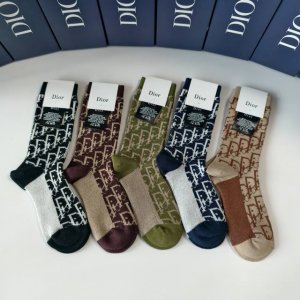 Special packaging for Dior's new double-needle mid-calf socks! Five pairs per bo