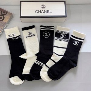Comes with packaging, 5 pairs per box. High-quality Chanel classic socks, soft