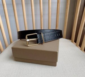 Burberry Burberry counters synchronized new Italian leather belts carefully matc