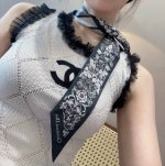 Dior Dior floral latest double-layer headband. It really looks better the more y