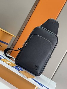 Original, original design, featuring all-steel hardware. This Avenue shoulder b