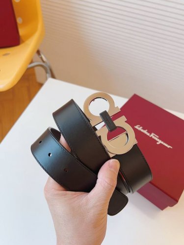 This Ferragamo reversible leather belt is a stylish and versatile essential men