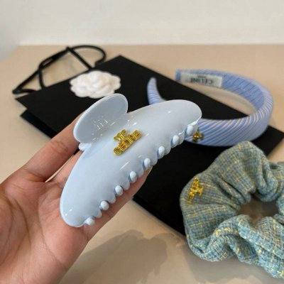 Celine Celine's new headband, a must-have for high-end fashion bloggers