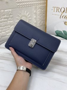 Out of stock! New H-brand essential casual clutches are now available on the of