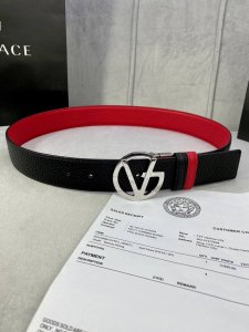 Width 4.0cm Versace This reversible leather belt features a buckle adorned with