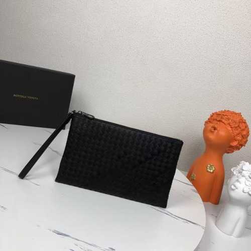 Medium size Bv men's clutch with box follows traditional craftsmanship, carefull