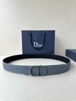 Width 3.5cm Dior's belt buckle is crafted from stainless steel with a grey matte