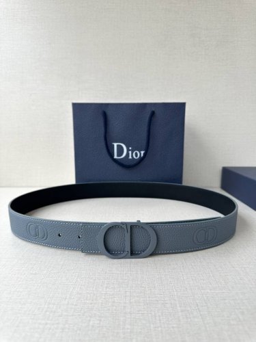 Width 3.5cm Dior's belt buckle is crafted from stainless steel with a grey matte