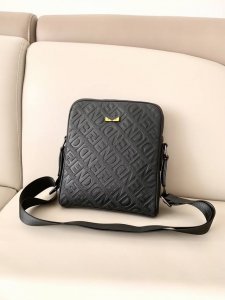 Fendi counter new shoulder crossbody bag, made of first layer medium lychee grai