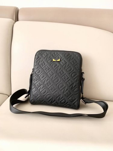 Fendi counter new shoulder crossbody bag, made of first layer medium lychee grai