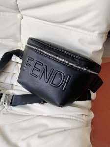 Fendi's new nappa first-layer cowhide F End1 fashionable waist bag is an alterna