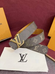 Monogram Surplus coated canvas strap, Lv Initials Monogram Surplus 40Mm. The st