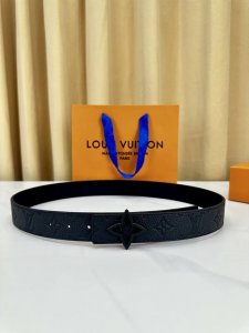 3.4mm wide Louis Vuitton classic black leather belt, featuring embossed details