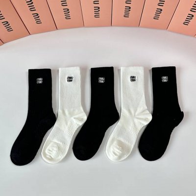 Special Packaging Miu Miu New Embroidered Mid-Length Slouch Socks! One box conta