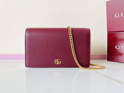 Top-of-the-line Marmont Collection. Crafted in timeless black leather, this Marm