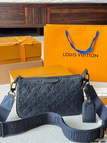 This re-edition Lv Monogram Eclipse coated canvas reinterprets a classic 1990s