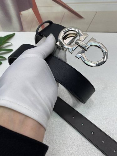 Comes with a full gift box and packaging: Ferragamo strap made of original sing