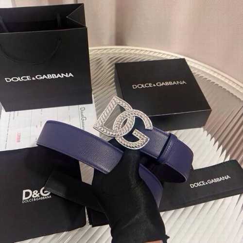 Dolce & Gabbana calfskin belt with a personalized logo buckle. Calfskin belt wit