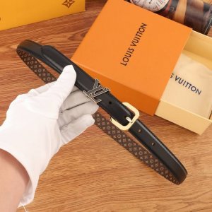 2.0 New for the season, the Lv Darling belt features smooth leather and a Monogr