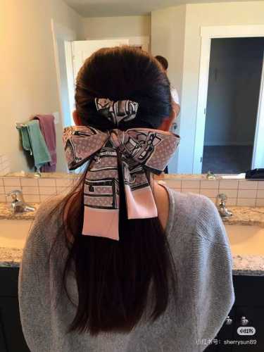 Lv Twilly Vacation Series Small Scarf Baji R Material: 100% Silk Twill 120.0