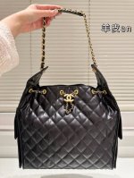 Sheepskin Chanel original Hobo bucket, super soft, skin-friendly and feels grea