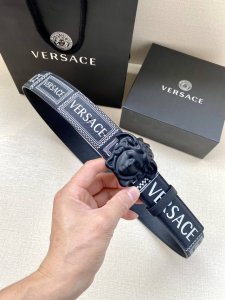 Width 4.0Cm Versace Palazzo belt is made of cowhide leather and decorated with L