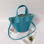 The Belharra Small is the perfect companion for a sunny getaway. It's a smaller