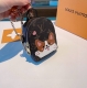 original goods Louis Vuitton new cartoon chain crossbody bag, Mini bag can hold