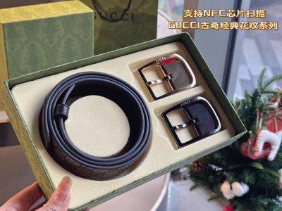 One belt with one buckle One belt with two buckles First choice Gucci's latest t