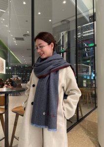 Loro Piana, available simultaneously on the official website. This is a trading