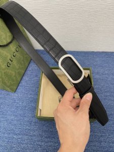 Gucci new calfskin, delicate and soft to the touch, with pure steel automatic bu